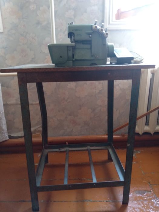 Швейная машина overLock оверлок
