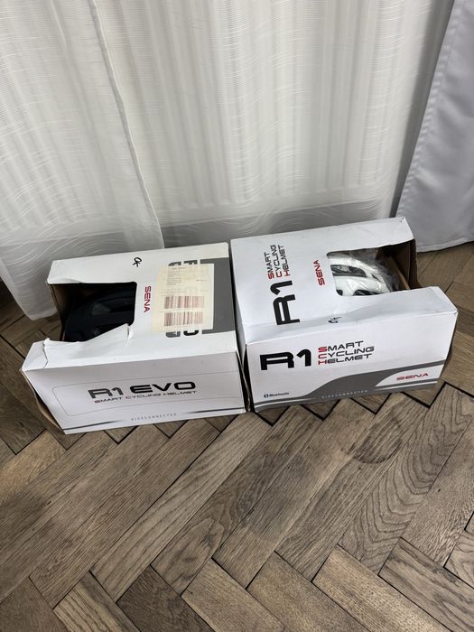 Vand 2 casti pentru biciclete Sena R1 si R1 Evo noi