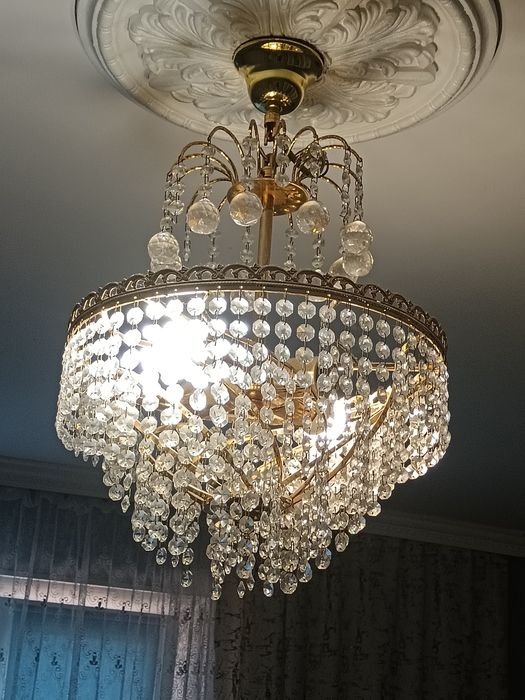 Продам люстры все патроны в рабочем состоянии.