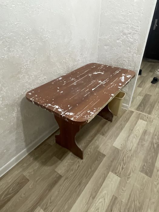 Отдам стол бнсплатно