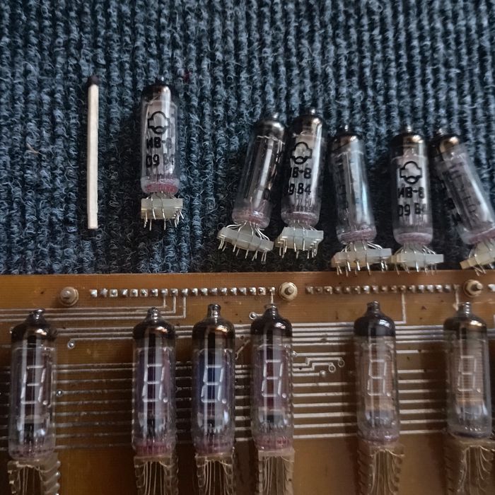 Продам лампы индикаторные, микросхемы