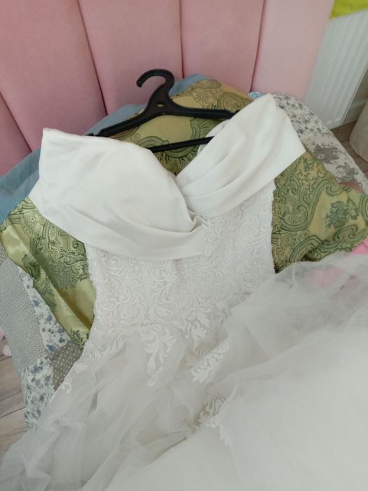 Свадебное ПЛАТЬЕ очень шикарный