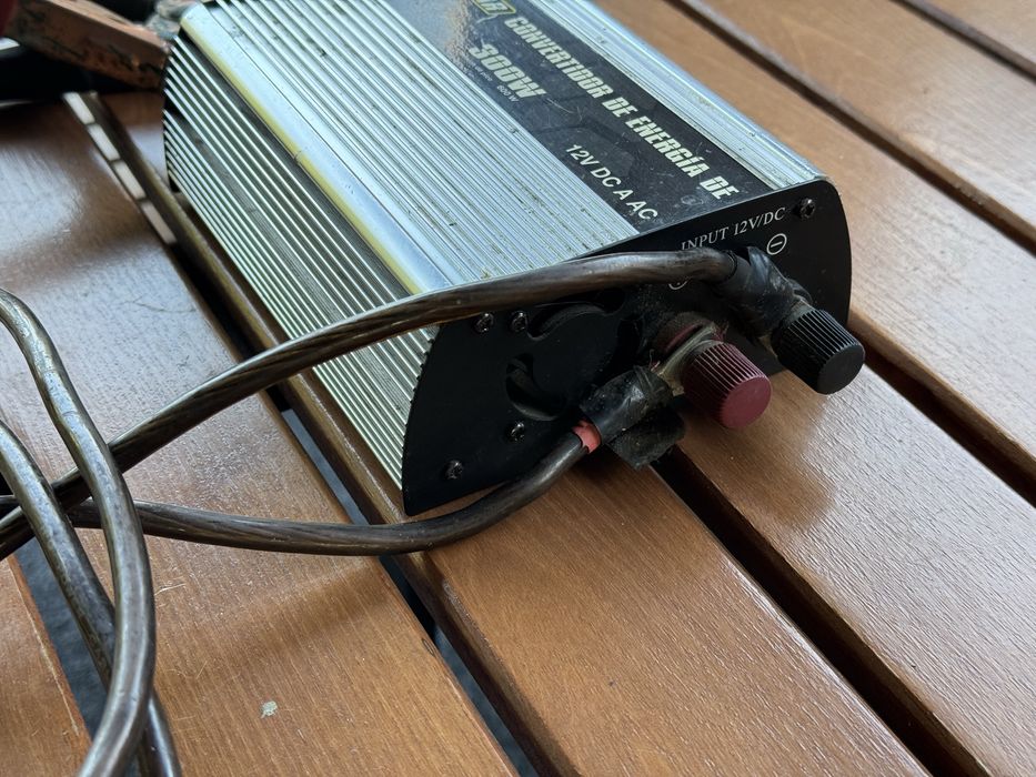 Vand convertizor 12V DC 230V AC300W nominal