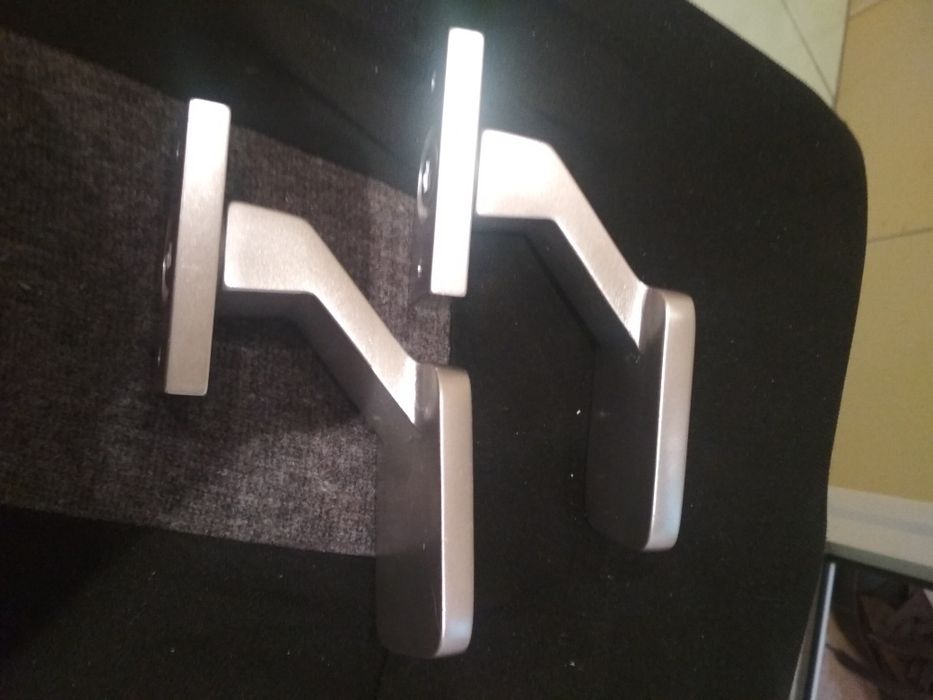 Активни дръжки за врата.