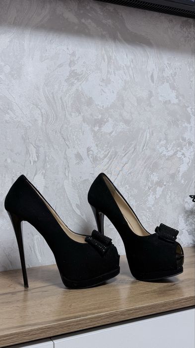 Обувь на высоком каблуке