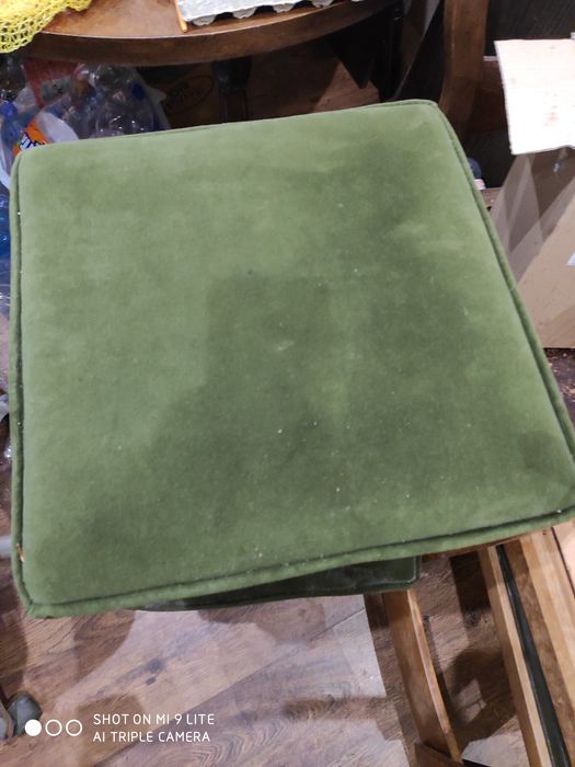 Врати.Бюра.табуретки