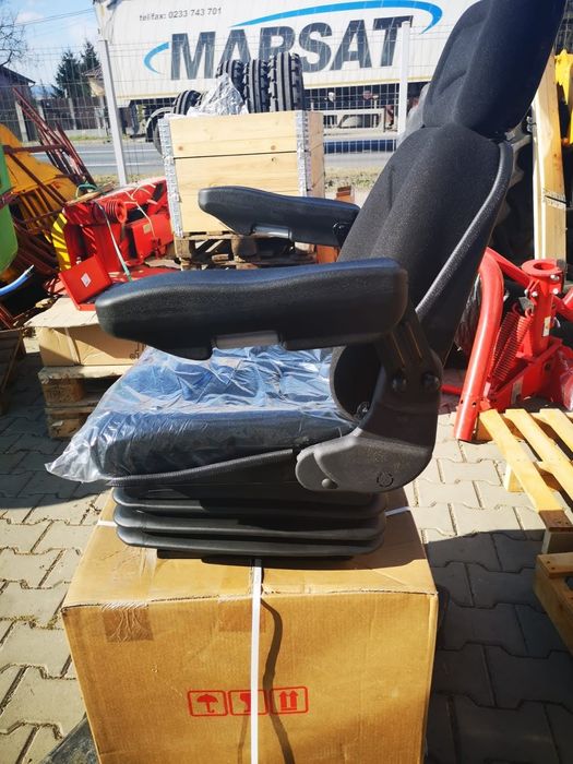 Scaun pneumatic tractor cu compresor incorporat la 12v scaunul este un