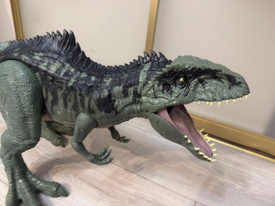 Динозавр фигурка