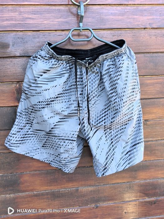 Страхотни мъжки къси панталони nike S размер
