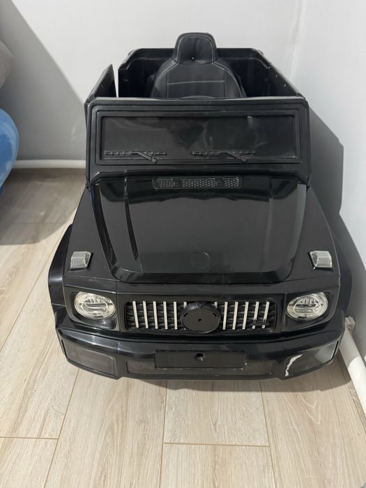 Продам машинку детскую