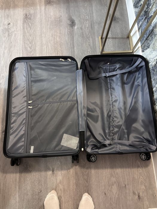 Чемодан новый