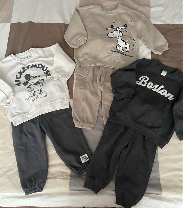 Treninguri sport H&M căptușite cu fleece pentru băieți, mărimea 1,5–2 ani (pentru înălțimea de 92 cm).