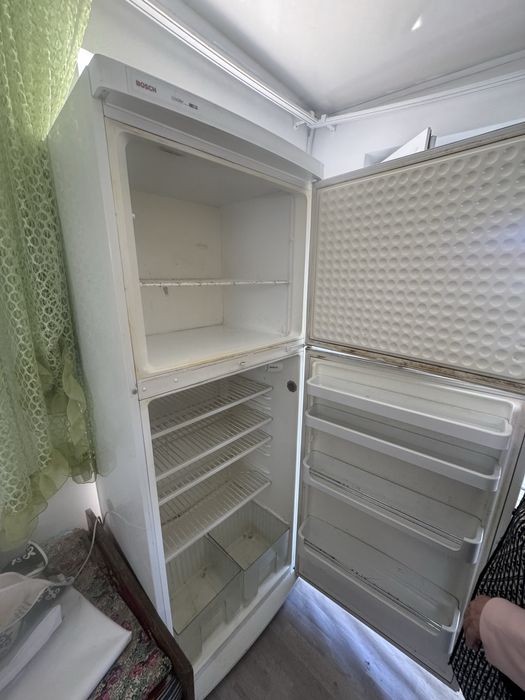 Холодильник большой