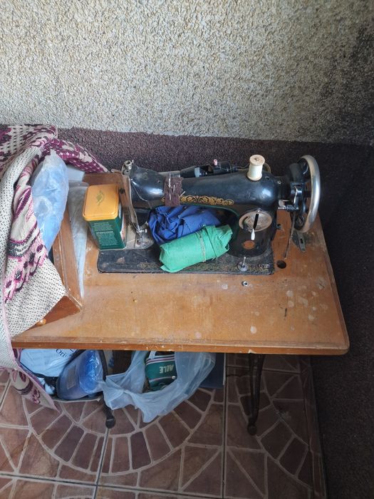 Продам швейную машинку