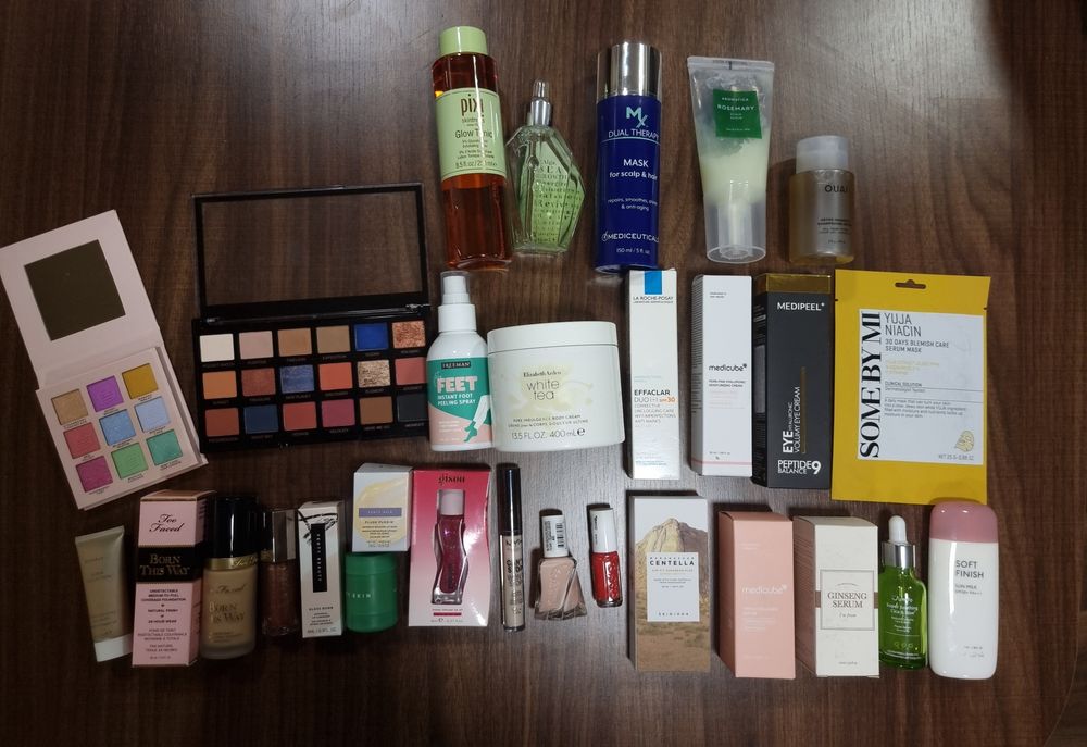 Различна козметика - декоративна и корейска