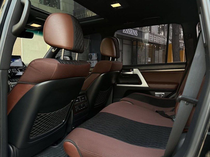 В продаже новый Toyota Land Cruiser 200