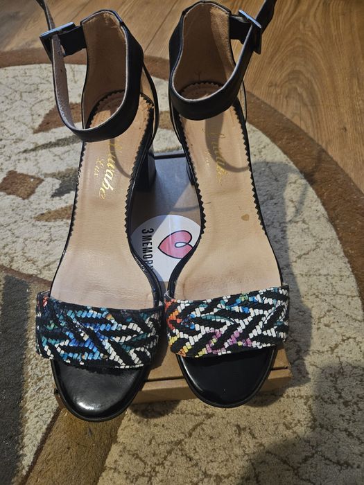 Pantofi decupati in fata