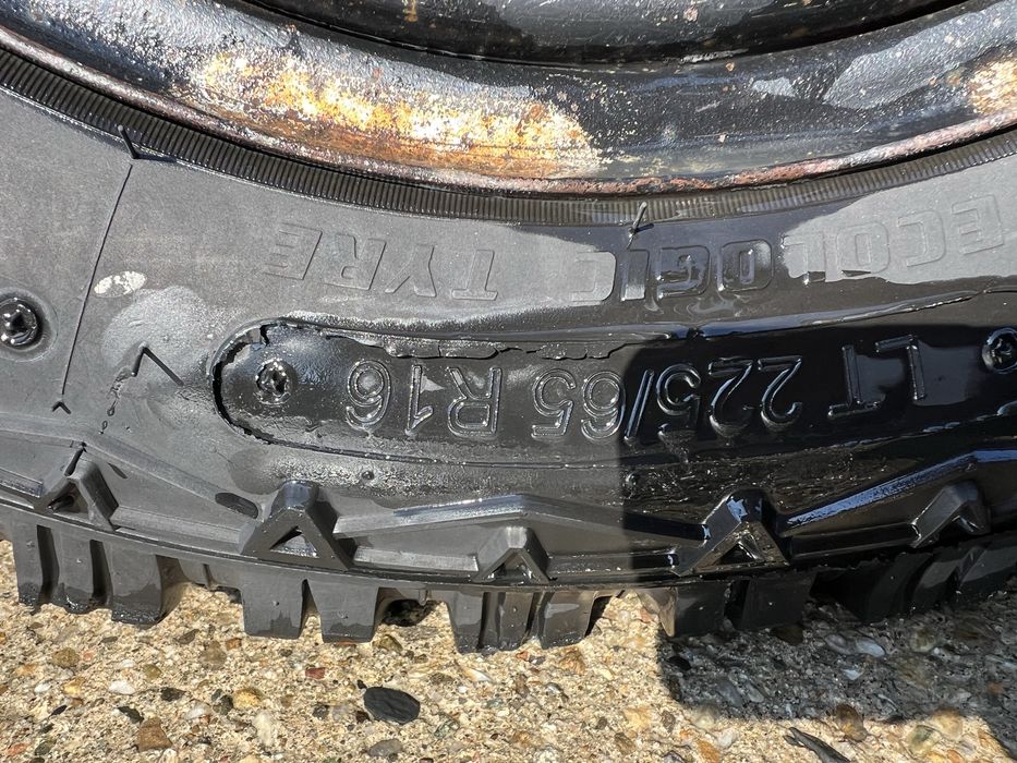 Caucicuri/anvelope  225/65/16