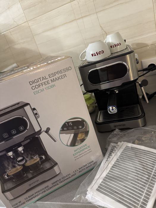 Vand 2 aparate de cafea+ un gratar electric toate la 600lei !!!