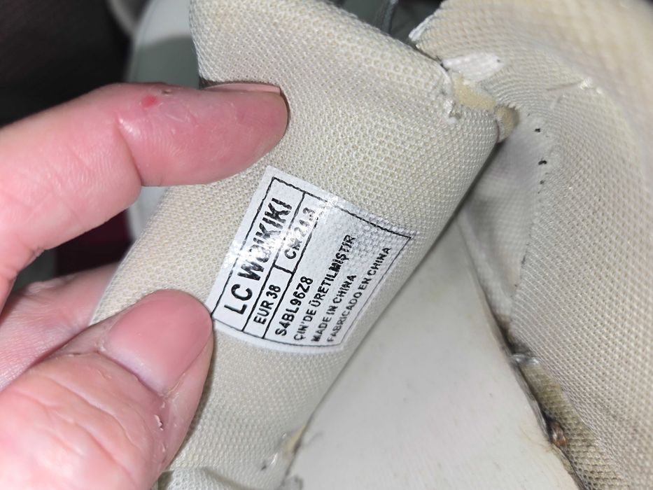 Маратонки два чифта 15лв.