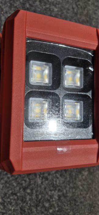 Hilti ,Milwaukee reflector de șantier pe acumulator