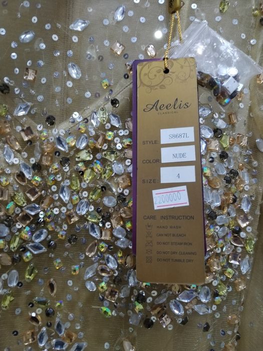 Vecherniy ko'ylak sotiladi