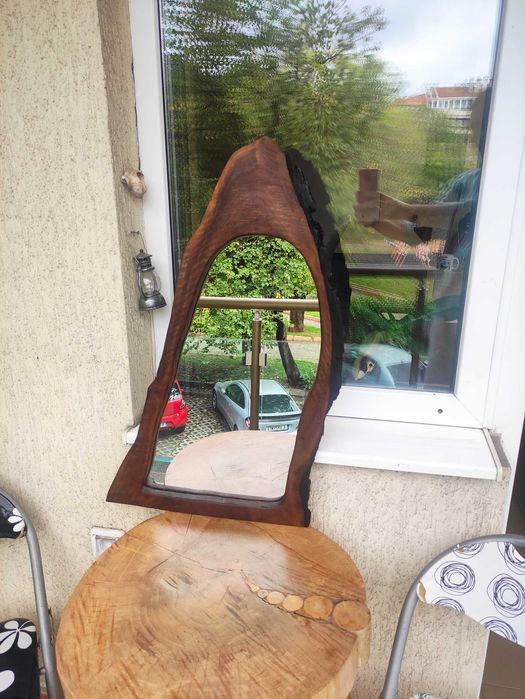 Огледало с дървена рамка