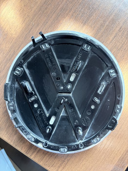 Эмблема на решетку, Polo liftback
