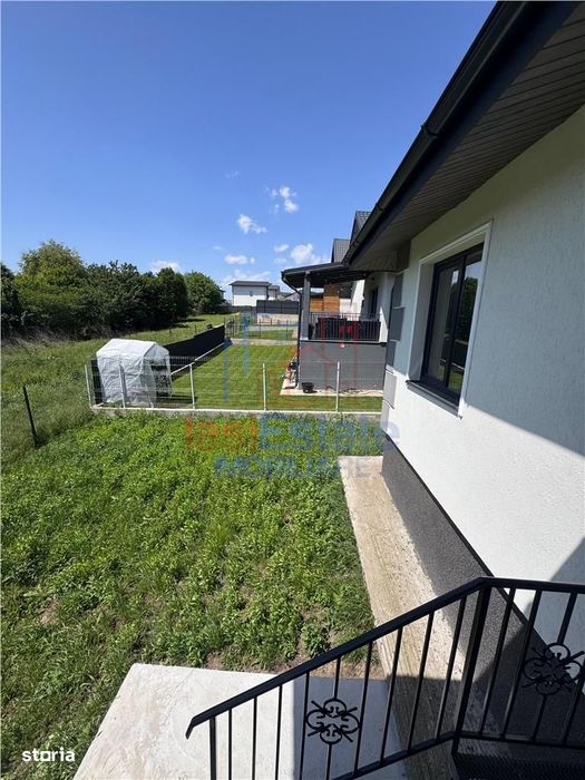Casa Superba 4 camere cu 2 bai beci terasa Valea Adanca