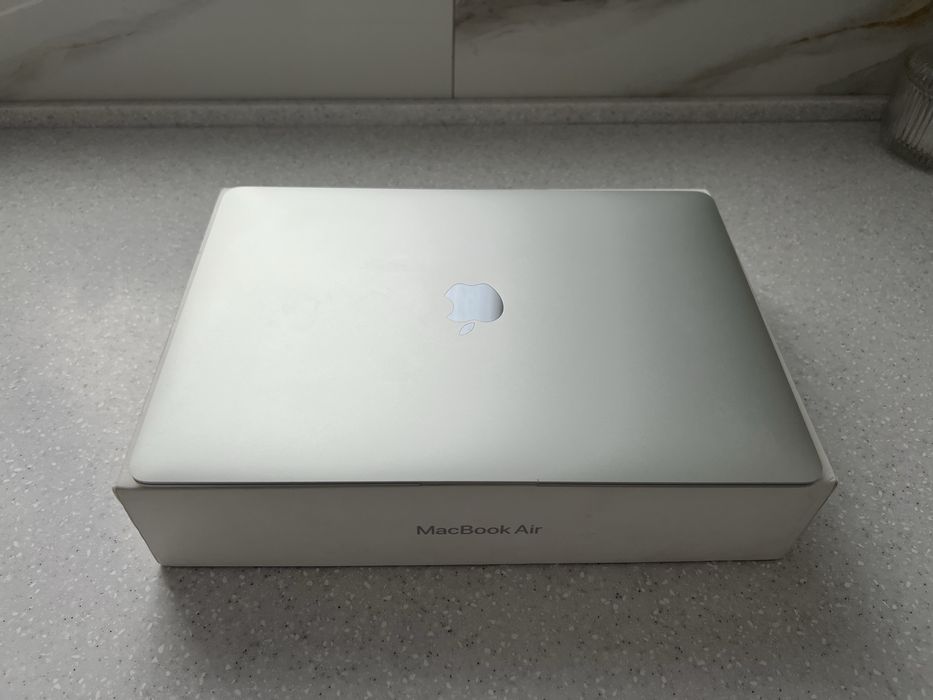 Macbook air 8/256