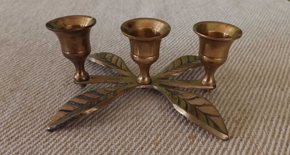 Дървени и бронзови свещници