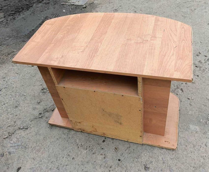 Продам тумбочку под телевизор . Возможна доставка .