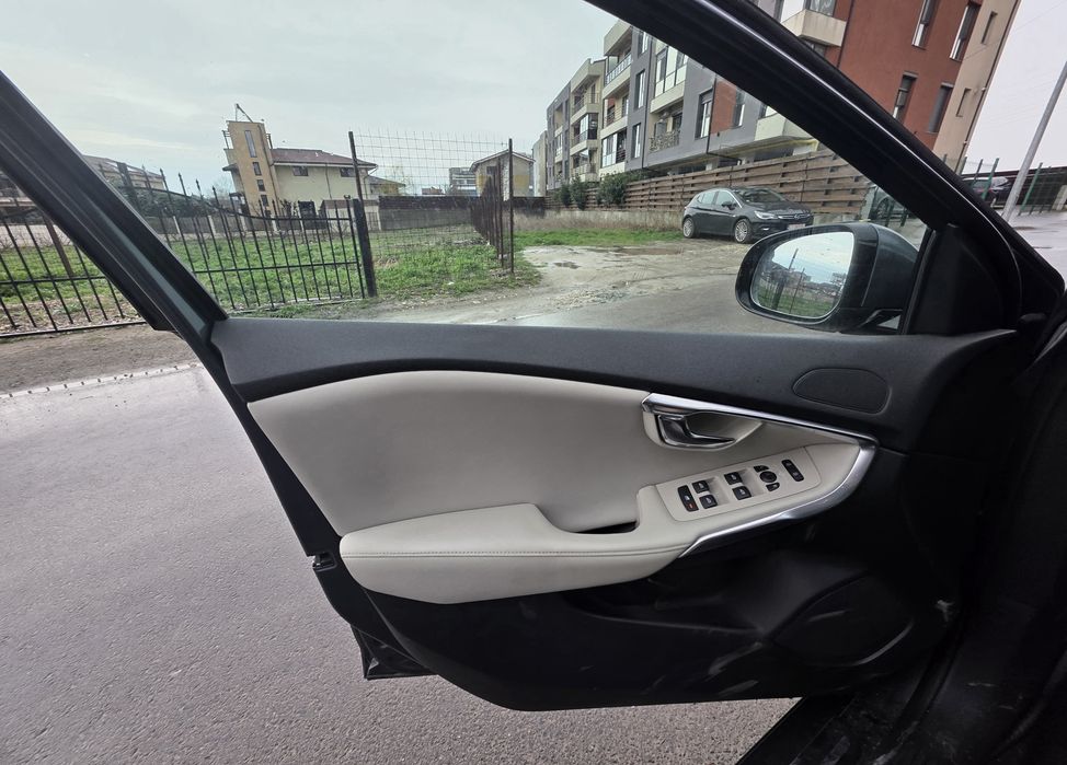 Volvo V40 (2013) • 1.6 D2 • 115 CP • Consum foarte redus • Navigație,