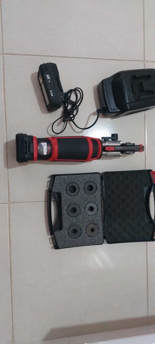 Presa sertizat Virax