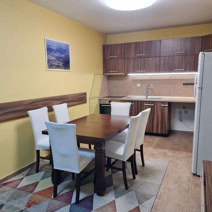 Тристаен апартамент в ж.к. Люлин 8