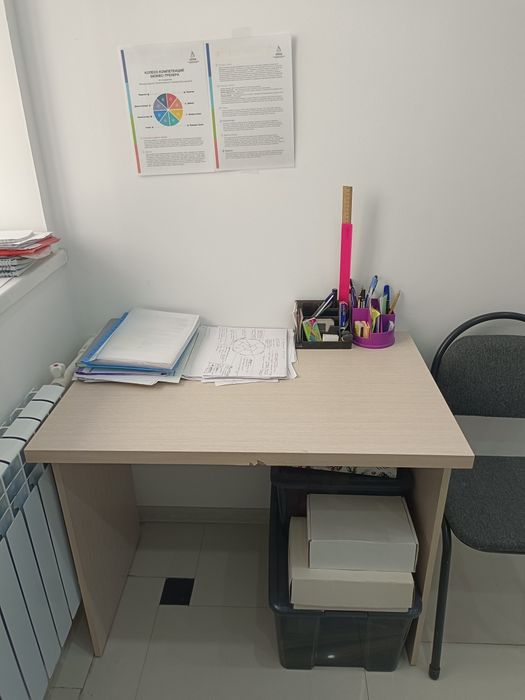 Продам офисные столы и шкаф