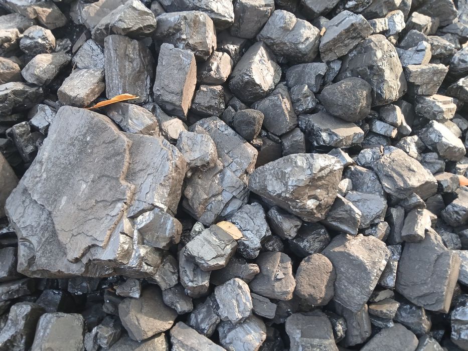 Продам уголь в мешках.