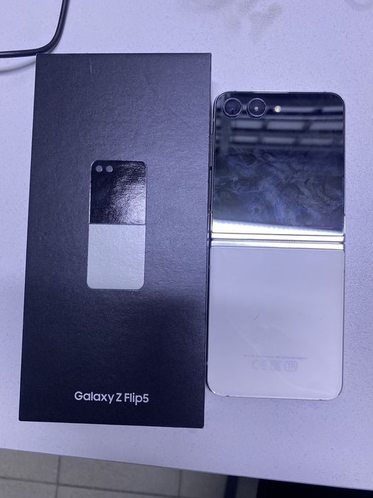 Samsung Galaxy Z Flip 5 лот 108/5275