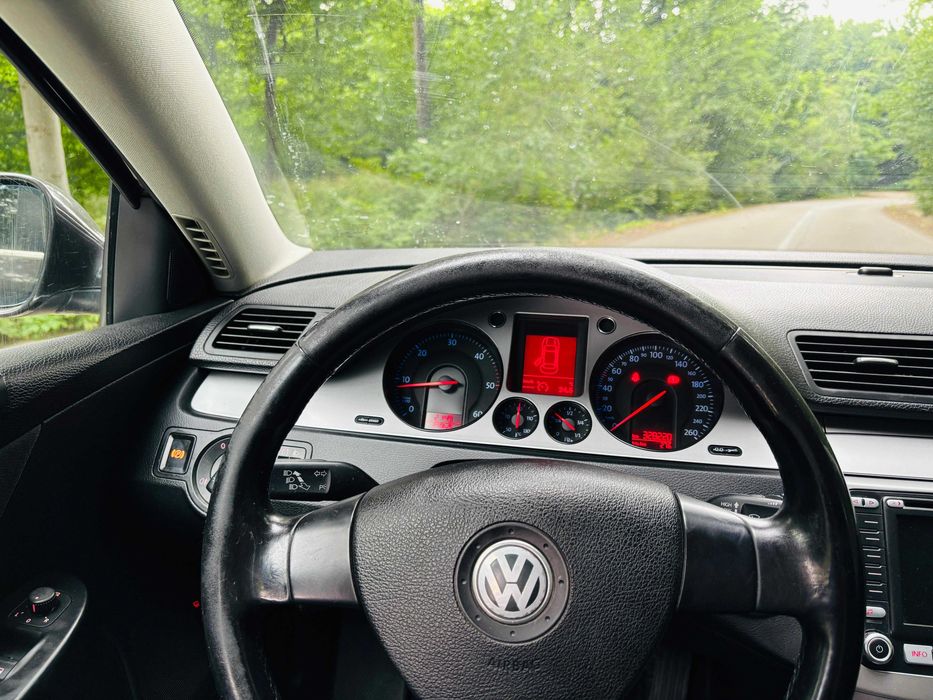 Vând Volkswagen passat B6