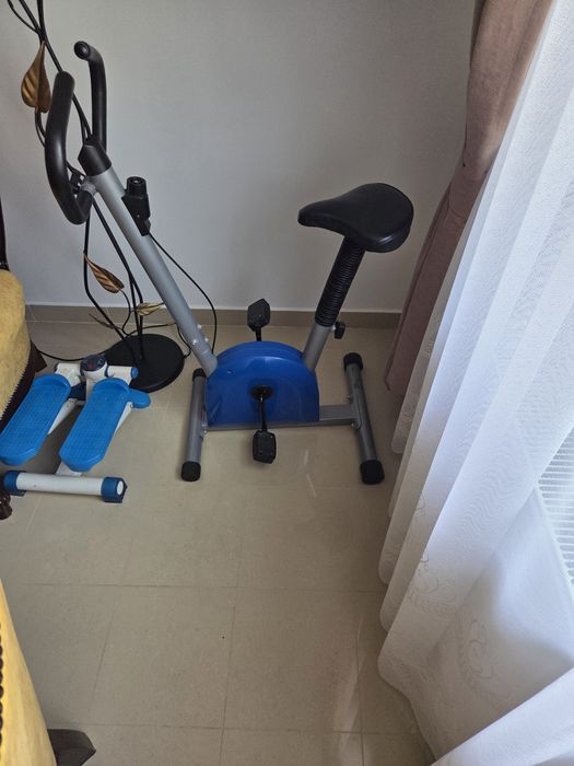 Vând bicicleta si și steppr