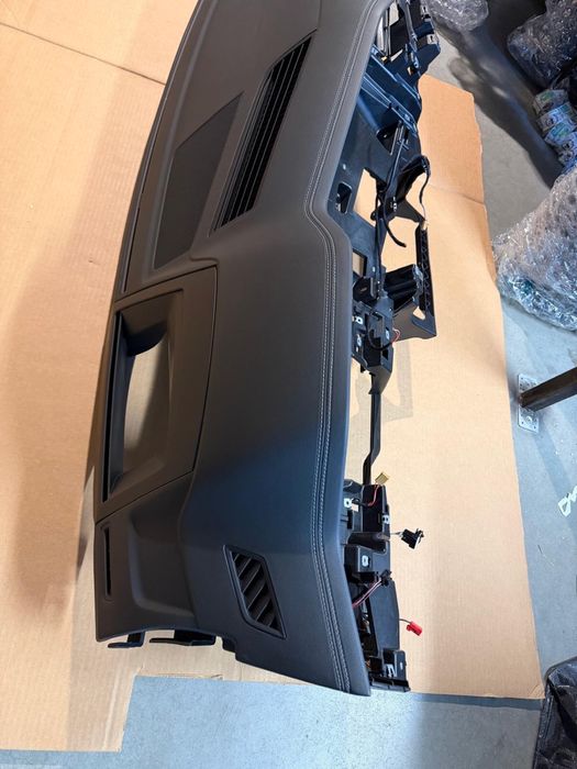 Plansa bord vw touareg 2018-2026