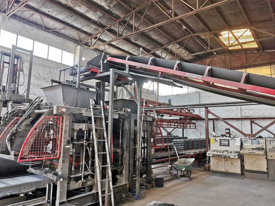 Vând linie completă producție pavaj și borduri vibropresate SYMMTECH S2