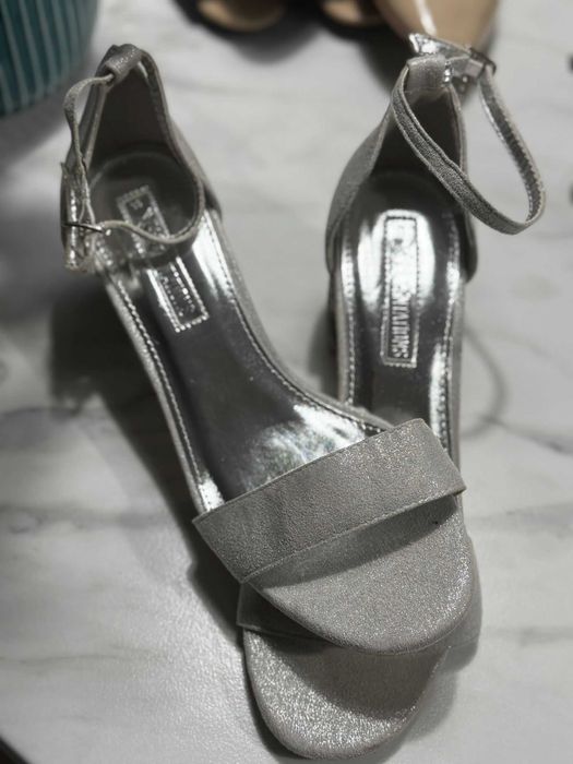 Vand sandale dama impecabile