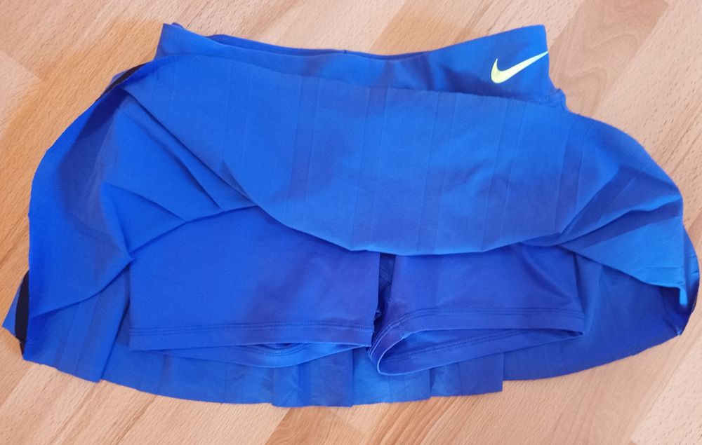 Дрехи Nike, размер 12-13 години