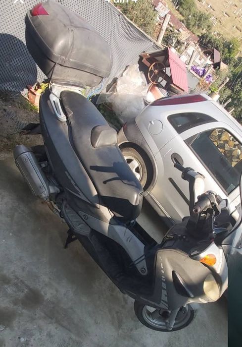 Schimb cu porci sau vând Malaguti madirson 200cc