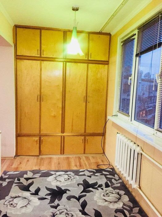 Центр, продается квартира 2/4/4 Мирабадский рынок, очень срочно.