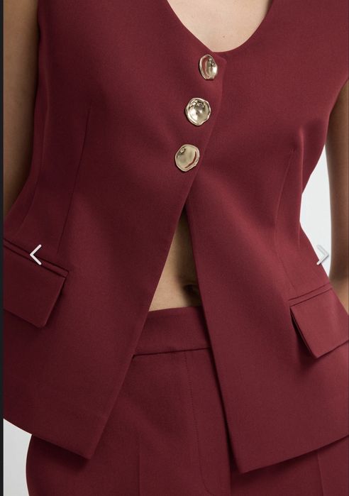 Елегантен комплект от панталон и елек в бордо