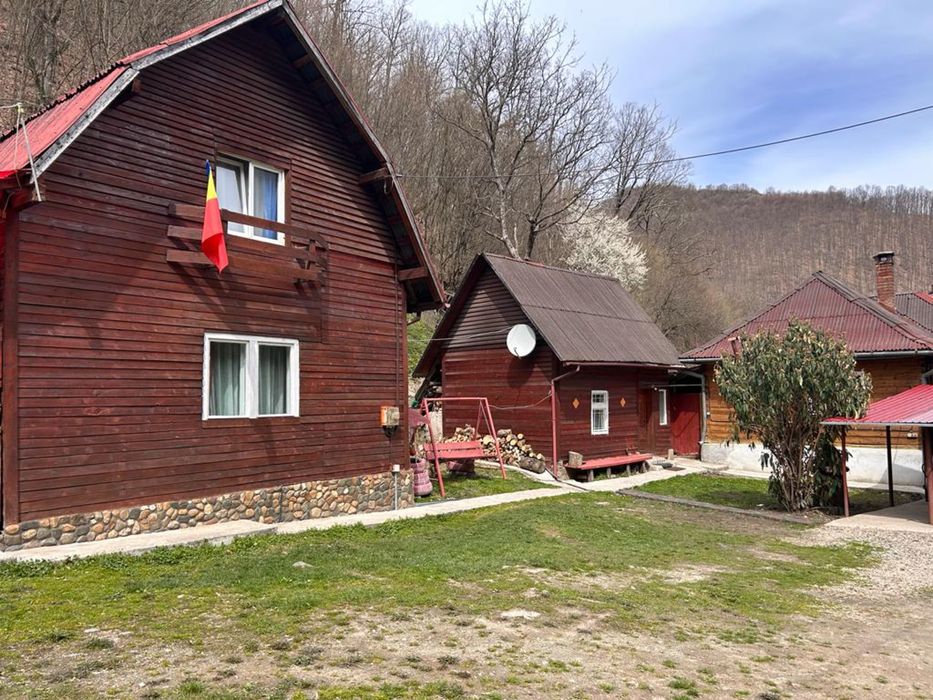Cabana cu ciubar, disponibila de 1 mai, zona Baisoara,disponibila de 1 Decembrie