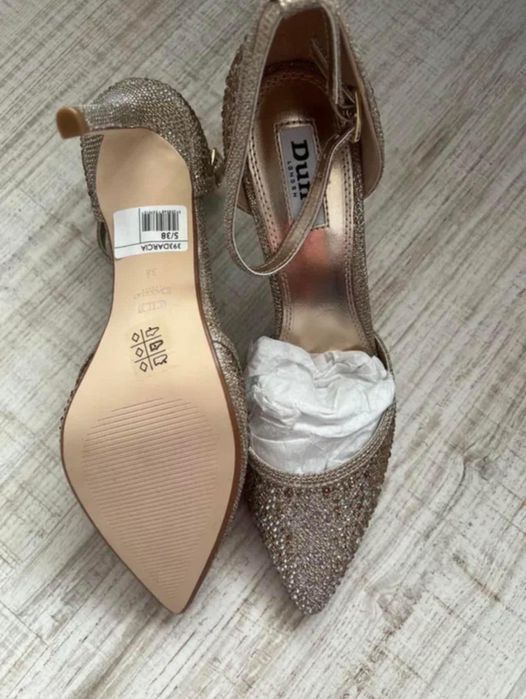 Dune London , VEJA,JORDAN AIR MIT 1,NIKE Free Metco N нови