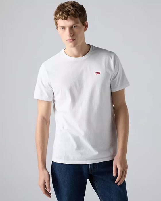 В наличии новая футболка Levi's